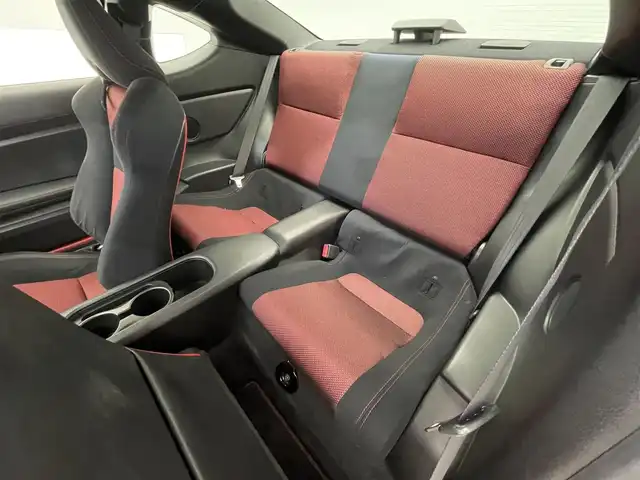 トヨタ ８６ GT 滋賀県 2013(平25)年 7.8万km サテンホワイトパール メモリーナビ/・Bluetooth/CD/DVD/ワンセグ/スマートキー/キセノンライト/純正１７AW/プッシュスタート/ETC/パドルシフト/オートエアコン/ABS