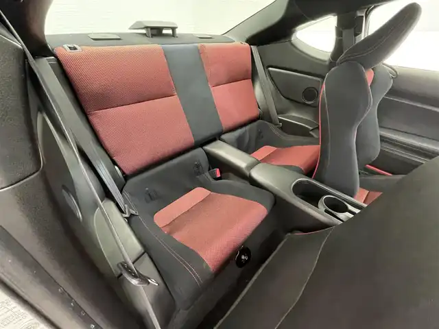 トヨタ ８６ GT 滋賀県 2013(平25)年 7.8万km サテンホワイトパール メモリーナビ/・Bluetooth/CD/DVD/ワンセグ/スマートキー/キセノンライト/純正１７AW/プッシュスタート/ETC/パドルシフト/オートエアコン/ABS