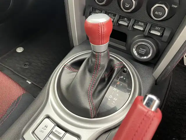 トヨタ ８６ GT 滋賀県 2013(平25)年 7.8万km サテンホワイトパール メモリーナビ/・Bluetooth/CD/DVD/ワンセグ/スマートキー/キセノンライト/純正１７AW/プッシュスタート/ETC/パドルシフト/オートエアコン/ABS