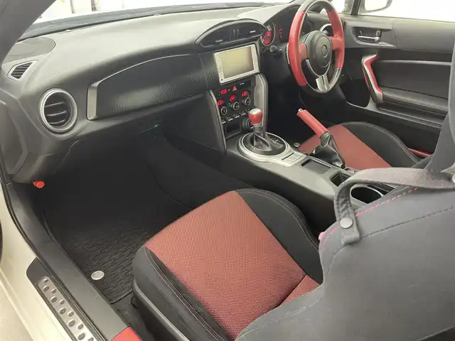 トヨタ ８６ GT 滋賀県 2013(平25)年 7.8万km サテンホワイトパール メモリーナビ/・Bluetooth/CD/DVD/ワンセグ/スマートキー/キセノンライト/純正１７AW/プッシュスタート/ETC/パドルシフト/オートエアコン/ABS