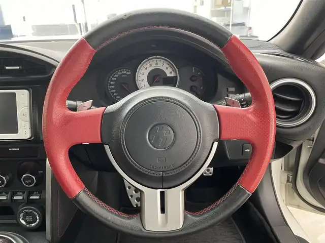トヨタ ８６ GT 滋賀県 2013(平25)年 7.8万km サテンホワイトパール メモリーナビ/・Bluetooth/CD/DVD/ワンセグ/スマートキー/キセノンライト/純正１７AW/プッシュスタート/ETC/パドルシフト/オートエアコン/ABS