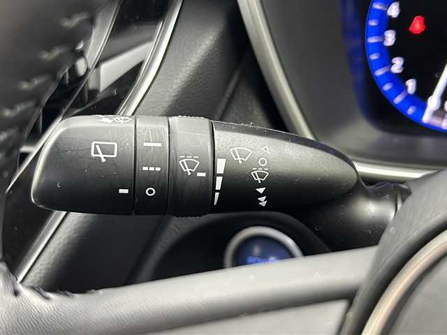 トヨタ カローラ クロス ハイブリッド Z 大阪府 2022(令4)年 1.5万km パール 純正9インチナビ/・Bluetooth/・フルセグTV/・ラジオ/・USB接続/トヨタセーフティセンス/・プリクラッシュセーフティー/・レーンディパーチャーアラート/・ブラインドスポットモニター/・レーダークルーズコントロール/・オートマチックハイビーム/パノラマミックビューモニター/バックカメラ/パワーバックドア/オートホールド/ルーフレール/前席シートヒーター/ビルトインETC