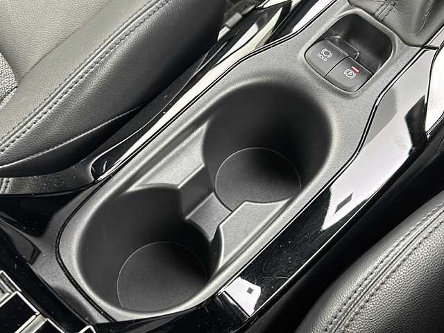 トヨタ カローラ クロス ハイブリッド Z 大阪府 2022(令4)年 1.5万km パール 純正9インチナビ/・Bluetooth/・フルセグTV/・ラジオ/・USB接続/トヨタセーフティセンス/・プリクラッシュセーフティー/・レーンディパーチャーアラート/・ブラインドスポットモニター/・レーダークルーズコントロール/・オートマチックハイビーム/パノラマミックビューモニター/バックカメラ/パワーバックドア/オートホールド/ルーフレール/前席シートヒーター/ビルトインETC