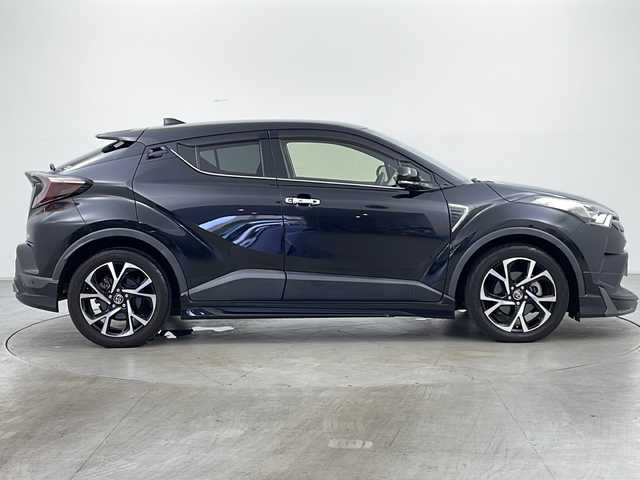 トヨタ Ｃ－ＨＲ G－T 道央・札幌 2016(平28)年 2.3万km ブラックマイカ ・4WD/・純正ナビ&CD&DVD&BT&TV/・バックカメラ/・セーフティセンスP/　プリクラッシュセーフティー/　レーンディパーチャーアシスト/　アダプティブクルーズコントロール/　オートマチックハイビーム/・ブラインドスポットモニター/・モデリスタエアロ/・前席シートヒーター/・ドライブレコーダー/・革巻ステアリング/・ステアリングリモコン/・電動パーキングブレーキ/・自動防眩ミラー/・トノカバー/・純正フロアマット/・純正ドアバイザー/・LEDヘッドライト/・フォグランプ/・オートライト