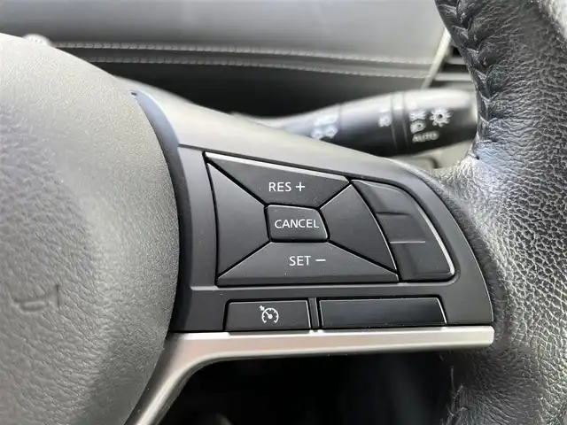日産 セレナ ハイウェイスター 奈良県 2017(平29)年 7.6万km ブリリアントホワイトパール プッシュスタート/純正ディーラーナビ/フルセグテレビ/アラウンドビューモニター/Bluetooth/iPod/USB/CD再生/ETC/前後コーナーセンサー/クルーズコントロール/エマージェンシーブレーキ/踏み間違い防止アシスト/アイドリングストップ/両側パワースライドドア/純正アルミホイール/スマートキー