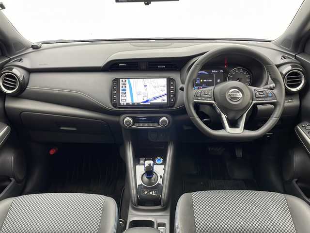 日産 キックス X 千葉県 2021(令3)年 0.4万km ブリリアントシルバー 禁煙車/純正ナビ/　CD/DVD/Bluetooth/フルセグTV/プロパイロット/レーダークルーズコントロール/レーンキープアシスト/衝突軽減ブレーキ/クリアランスソナー/アラウンドビューモニター/オートハイビーム/電動パーキング/オートホールド/デジタルインナーミラー/ETC/前方ドラレコ/LEDライト/フォグランプ/ハーフレザーシート/ドアバイザー/フロアマット