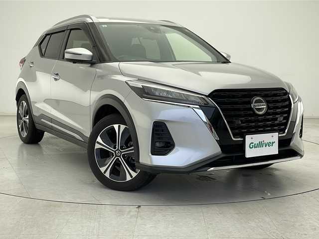 日産 キックス X 千葉県 2021(令3)年 0.4万km ブリリアントシルバー 禁煙車/純正ナビ/　CD/DVD/Bluetooth/フルセグTV/プロパイロット/レーダークルーズコントロール/レーンキープアシスト/衝突軽減ブレーキ/クリアランスソナー/アラウンドビューモニター/オートハイビーム/電動パーキング/オートホールド/デジタルインナーミラー/ETC/前方ドラレコ/LEDライト/フォグランプ/ハーフレザーシート/ドアバイザー/フロアマット