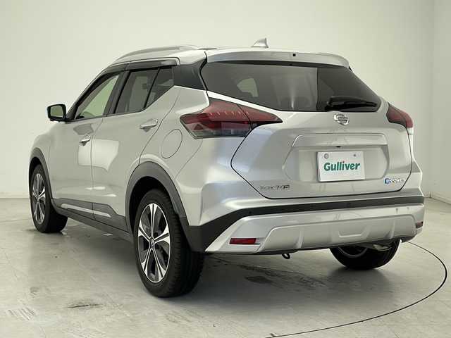 日産 キックス X 千葉県 2021(令3)年 0.4万km ブリリアントシルバー 禁煙車/純正ナビ/　CD/DVD/Bluetooth/フルセグTV/プロパイロット/レーダークルーズコントロール/レーンキープアシスト/衝突軽減ブレーキ/クリアランスソナー/アラウンドビューモニター/オートハイビーム/電動パーキング/オートホールド/デジタルインナーミラー/ETC/前方ドラレコ/LEDライト/フォグランプ/ハーフレザーシート/ドアバイザー/フロアマット