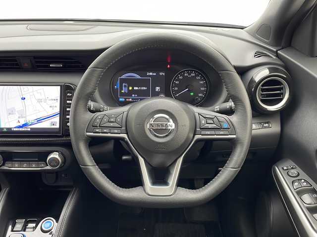 日産 キックス X 千葉県 2021(令3)年 0.4万km ブリリアントシルバー 禁煙車/純正ナビ/　CD/DVD/Bluetooth/フルセグTV/プロパイロット/レーダークルーズコントロール/レーンキープアシスト/衝突軽減ブレーキ/クリアランスソナー/アラウンドビューモニター/オートハイビーム/電動パーキング/オートホールド/デジタルインナーミラー/ETC/前方ドラレコ/LEDライト/フォグランプ/ハーフレザーシート/ドアバイザー/フロアマット