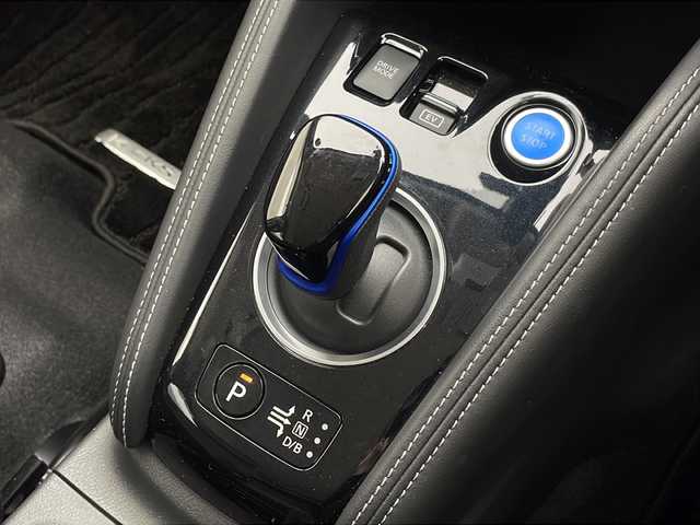 日産 キックス X 千葉県 2021(令3)年 0.4万km ブリリアントシルバー 禁煙車/純正ナビ/　CD/DVD/Bluetooth/フルセグTV/プロパイロット/レーダークルーズコントロール/レーンキープアシスト/衝突軽減ブレーキ/クリアランスソナー/アラウンドビューモニター/オートハイビーム/電動パーキング/オートホールド/デジタルインナーミラー/ETC/前方ドラレコ/LEDライト/フォグランプ/ハーフレザーシート/ドアバイザー/フロアマット