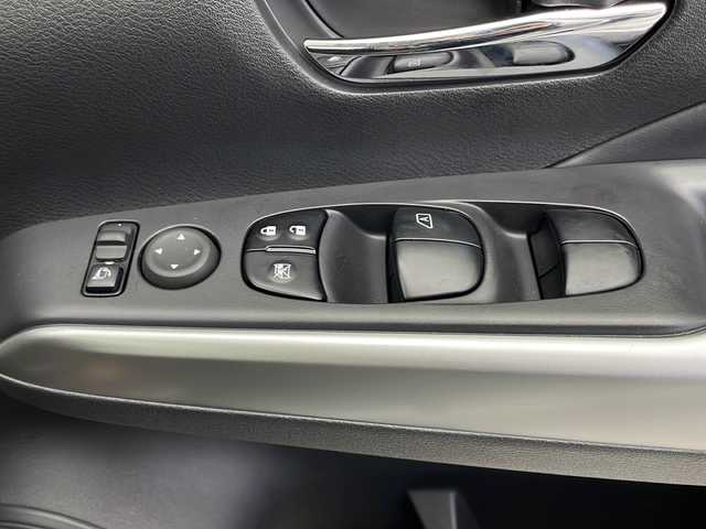 日産 キックス X 千葉県 2021(令3)年 0.4万km ブリリアントシルバー 禁煙車/純正ナビ/　CD/DVD/Bluetooth/フルセグTV/プロパイロット/レーダークルーズコントロール/レーンキープアシスト/衝突軽減ブレーキ/クリアランスソナー/アラウンドビューモニター/オートハイビーム/電動パーキング/オートホールド/デジタルインナーミラー/ETC/前方ドラレコ/LEDライト/フォグランプ/ハーフレザーシート/ドアバイザー/フロアマット