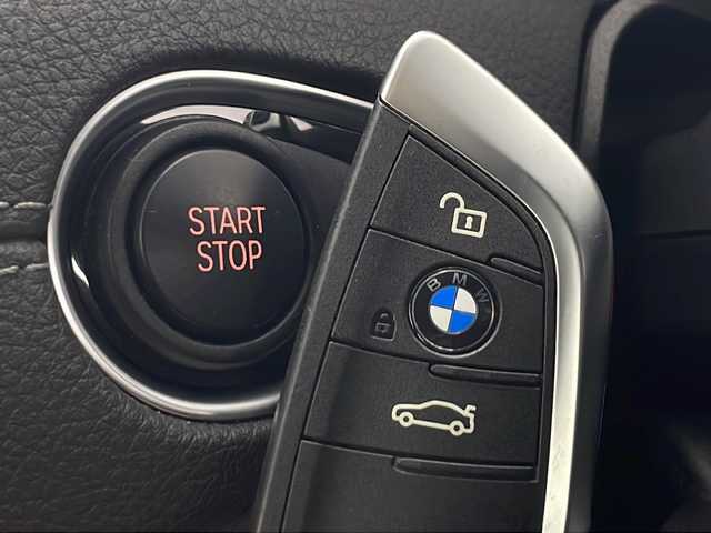 ＢＭＷ ２２５ＸＥ アイパフォーマンス アクティブツアラー Mスポーツ 秋田県 2019(平31)年 2.7万km アルピンホワイトⅢ 4WD/純正HDDナビ/　(AM/FM/Bluetooth/USB)/バックカメラ/アダプティブクルーズコントロール/レザーシート/前席パワーシート/前席シートヒーター/パワーバックドア/ヘッドアップディスプレイ/社外フロアマット/オートライト/オートハイビーム/スマートキー/スペアキー/ETC/取扱説明書/保証書