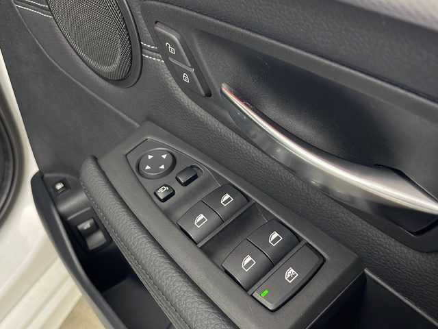 ＢＭＷ ２２５ＸＥ アイパフォーマンス アクティブツアラー Mスポーツ 秋田県 2019(平31)年 2.7万km アルピンホワイトⅢ 4WD/純正HDDナビ/　(AM/FM/Bluetooth/USB)/バックカメラ/アダプティブクルーズコントロール/レザーシート/前席パワーシート/前席シートヒーター/パワーバックドア/ヘッドアップディスプレイ/社外フロアマット/オートライト/オートハイビーム/スマートキー/スペアキー/ETC/取扱説明書/保証書