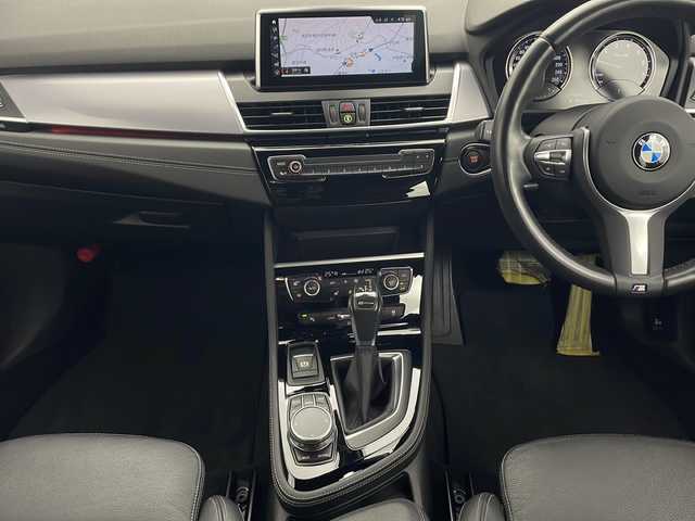 ＢＭＷ ２２５ＸＥ アイパフォーマンス アクティブツアラー Mスポーツ 秋田県 2019(平31)年 2.7万km アルピンホワイトⅢ 4WD/純正HDDナビ/　(AM/FM/Bluetooth/USB)/バックカメラ/アダプティブクルーズコントロール/レザーシート/前席パワーシート/前席シートヒーター/パワーバックドア/ヘッドアップディスプレイ/社外フロアマット/オートライト/オートハイビーム/スマートキー/スペアキー/ETC/取扱説明書/保証書