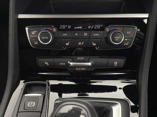 ＢＭＷ ２２５ＸＥ アイパフォーマンス アクティブツアラー Mスポーツ 秋田県 2019(平31)年 2.7万km アルピンホワイトⅢ 4WD/純正HDDナビ/　(AM/FM/Bluetooth/USB)/バックカメラ/アダプティブクルーズコントロール/レザーシート/前席パワーシート/前席シートヒーター/パワーバックドア/ヘッドアップディスプレイ/社外フロアマット/オートライト/オートハイビーム/スマートキー/スペアキー/ETC/取扱説明書/保証書