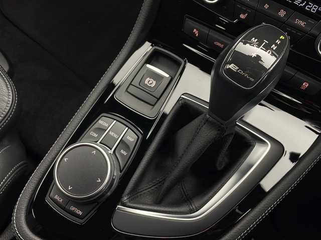 ＢＭＷ ２２５ＸＥ アイパフォーマンス アクティブツアラー Mスポーツ 秋田県 2019(平31)年 2.7万km アルピンホワイトⅢ 4WD/純正HDDナビ/　(AM/FM/Bluetooth/USB)/バックカメラ/アダプティブクルーズコントロール/レザーシート/前席パワーシート/前席シートヒーター/パワーバックドア/ヘッドアップディスプレイ/社外フロアマット/オートライト/オートハイビーム/スマートキー/スペアキー/ETC/取扱説明書/保証書