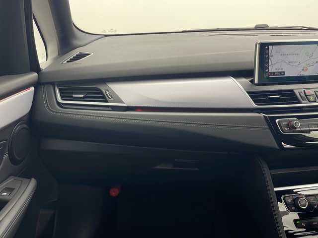 ＢＭＷ ２２５ＸＥ アイパフォーマンス アクティブツアラー Mスポーツ 秋田県 2019(平31)年 2.7万km アルピンホワイトⅢ 4WD/純正HDDナビ/　(AM/FM/Bluetooth/USB)/バックカメラ/アダプティブクルーズコントロール/レザーシート/前席パワーシート/前席シートヒーター/パワーバックドア/ヘッドアップディスプレイ/社外フロアマット/オートライト/オートハイビーム/スマートキー/スペアキー/ETC/取扱説明書/保証書