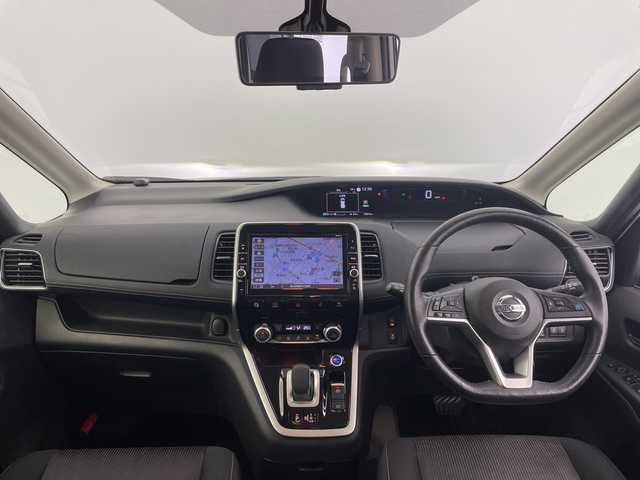 日産 セレナ e－パワー ハイウェイスター V 愛知県 2018(平30)年 5.4万km ブリリアントホワイトパール 2トーン 純正9インチナビ/・フルセグTV/・Bluetooth/・CD/・DVD/Blu-ray/・Music Stocker/・Walkman/USB/・iPod/・AM/Fm/アラウンドビューモニター/フリップダウンモニター/デジタルインナーミラー/プロパイロット/エマージェンシーブレーキ/パーキングアシスト/車線逸脱防止支援システム/ふらつき警報/フロント＆バックソナー/純正15アルミホイール/ETC/ドライブレコーダー/シートヒーター/ステアリングヒーター/両側パワースライドドア/スマートキー/プッシュスタート/横滑り防止装置