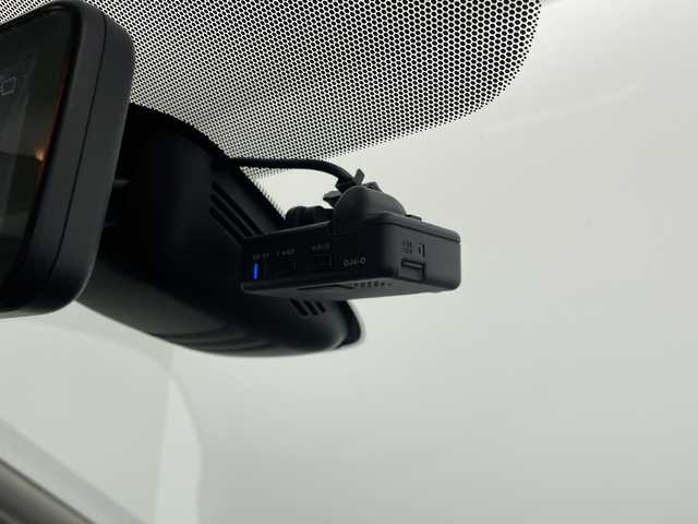 日産 セレナ e－パワー ハイウェイスター V 愛知県 2018(平30)年 5.4万km ブリリアントホワイトパール 2トーン 純正9インチナビ/・フルセグTV/・Bluetooth/・CD/・DVD/Blu-ray/・Music Stocker/・Walkman/USB/・iPod/・AM/Fm/アラウンドビューモニター/フリップダウンモニター/デジタルインナーミラー/プロパイロット/エマージェンシーブレーキ/パーキングアシスト/車線逸脱防止支援システム/ふらつき警報/フロント＆バックソナー/純正15アルミホイール/ETC/ドライブレコーダー/シートヒーター/ステアリングヒーター/両側パワースライドドア/スマートキー/プッシュスタート/横滑り防止装置