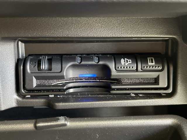 日産 セレナ e－パワー ハイウェイスター V 愛知県 2018(平30)年 5.4万km ブリリアントホワイトパール 2トーン 純正9インチナビ/・フルセグTV/・Bluetooth/・CD/・DVD/Blu-ray/・Music Stocker/・Walkman/USB/・iPod/・AM/Fm/アラウンドビューモニター/フリップダウンモニター/デジタルインナーミラー/プロパイロット/エマージェンシーブレーキ/パーキングアシスト/車線逸脱防止支援システム/ふらつき警報/フロント＆バックソナー/純正15アルミホイール/ETC/ドライブレコーダー/シートヒーター/ステアリングヒーター/両側パワースライドドア/スマートキー/プッシュスタート/横滑り防止装置