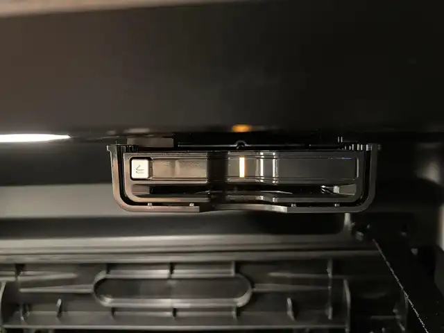 ボルボ ボルボ ＸＣ４０ アルティメット B4 AWDダークED 熊本県 2024(令6)年 0.9万km クリスタルホワイトP ・ワンオーナー/・スマートキー/・プッシュスタート/・衝突回避/・パークアシスト/・Ｐｉｌｏｔ Ａｓｓｉｓｔ/・ロードサインインフォメーション/・ブラインドスポットモニター/・クロストラフィックアラート/・ドライバーアラート/・レーンアシスタンス/・ハイビームアシスト/・クルーズコントロール(追従式)/・ハーフレザーシート/・前席パワーシート/・全席シートヒーター/・ハンドルヒーター/・純正Googleナビ/　【Bluetooth・USB・AppleCarPlay・AndroidAuto】/・harman/kardonサウンドシステム/・全方位カメラ/・ETC/・ワイヤレス充電/・LEDヘッドランプ/・LEDフォグランプ/・純正マット/・保証書/取説