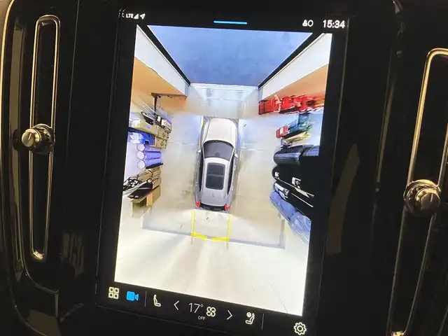 ボルボ ボルボ ＸＣ４０ アルティメット B4 AWDダークED 熊本県 2024(令6)年 0.9万km クリスタルホワイトP ・ワンオーナー/・スマートキー/・プッシュスタート/・衝突回避/・パークアシスト/・Ｐｉｌｏｔ Ａｓｓｉｓｔ/・ロードサインインフォメーション/・ブラインドスポットモニター/・クロストラフィックアラート/・ドライバーアラート/・レーンアシスタンス/・ハイビームアシスト/・クルーズコントロール(追従式)/・ハーフレザーシート/・前席パワーシート/・全席シートヒーター/・ハンドルヒーター/・純正Googleナビ/　【Bluetooth・USB・AppleCarPlay・AndroidAuto】/・harman/kardonサウンドシステム/・全方位カメラ/・ETC/・ワイヤレス充電/・LEDヘッドランプ/・LEDフォグランプ/・純正マット/・保証書/取説