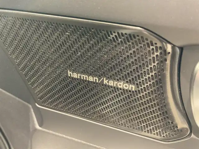 ボルボ ボルボ ＸＣ４０ アルティメット B4 AWDダークED 熊本県 2024(令6)年 0.9万km クリスタルホワイトP ・ワンオーナー/・スマートキー/・プッシュスタート/・衝突回避/・パークアシスト/・Ｐｉｌｏｔ Ａｓｓｉｓｔ/・ロードサインインフォメーション/・ブラインドスポットモニター/・クロストラフィックアラート/・ドライバーアラート/・レーンアシスタンス/・ハイビームアシスト/・クルーズコントロール(追従式)/・ハーフレザーシート/・前席パワーシート/・全席シートヒーター/・ハンドルヒーター/・純正Googleナビ/　【Bluetooth・USB・AppleCarPlay・AndroidAuto】/・harman/kardonサウンドシステム/・全方位カメラ/・ETC/・ワイヤレス充電/・LEDヘッドランプ/・LEDフォグランプ/・純正マット/・保証書/取説