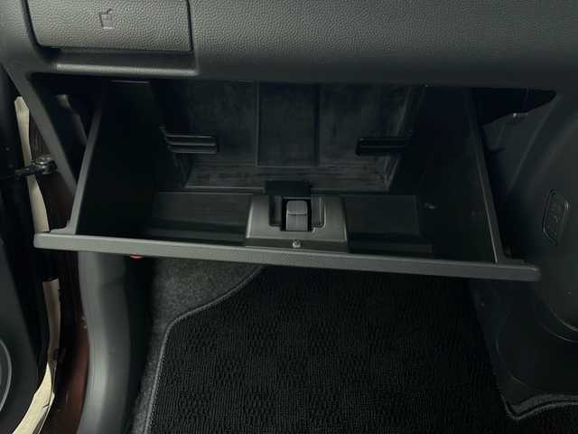 スズキ ラパン X 秋田県 2013(平25)年 6万km マルーンブラウンパール 4WD/ABS/盗難防止装置/D席シートヒーター/電動格納ミラー/ウィンカーミラー/純正オーディオ/ヘッドライトレベライザー/純正アルミホイール/純正フロアマット/サイドバイザー