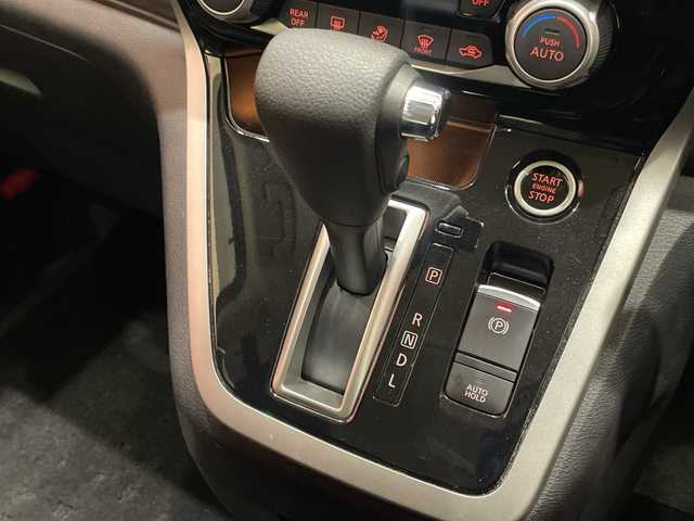 日産 セレナ ハイウェイスターVセレクションⅡ 埼玉県 2019(令1)年 2.8万km ダイヤモンドブラック プロパイロット/エマージェンシーブレーキ/純正9インチナビ/　　CD/DVD/BT/フルセグTV/アラウンドビューモニター/純正フリップダウンモニター/両側パワースライドドア/インテリジェントクルーズコントロール/LEDオートライト/純正16インチAW/インテリジェントルームミラー/プッシュスタート/ETC/禁煙車