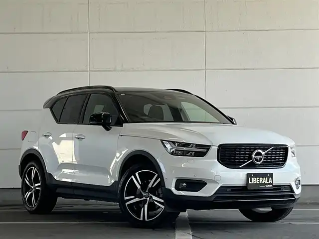 ボルボ ＸＣ４０ B4 AWD Rデザイン 山形県 2020(令2)年 3.5万km クリスタルホワイトP/ブラック 純正ナビゲーション/・AppleCarPlay/・AndroidAuto/・Bluetooth/・フルセグTV/・AM/FM/・USB/ブラインドスポットモニター/前後ドライブレコーダー/ハーマンカードン　/アダプティブクルーズコントロール/全方位カメラ/ワイヤレスチャージ/ハンドルヒーター/革巻ステア/LEDヘッドライト/・オートライト/・オートマテックハイビーム/キーレスエントリー/・スマートキー/ブラインドスポットモニター/ETC/全席シートヒーター
