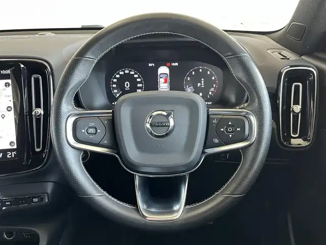 ボルボ ＸＣ４０ B4 AWD Rデザイン 山形県 2020(令2)年 3.5万km クリスタルホワイトP/ブラック 純正ナビゲーション/・AppleCarPlay/・AndroidAuto/・Bluetooth/・フルセグTV/・AM/FM/・USB/ブラインドスポットモニター/前後ドライブレコーダー/ハーマンカードン　/アダプティブクルーズコントロール/全方位カメラ/ワイヤレスチャージ/ハンドルヒーター/革巻ステア/LEDヘッドライト/・オートライト/・オートマテックハイビーム/キーレスエントリー/・スマートキー/ブラインドスポットモニター/ETC/全席シートヒーター