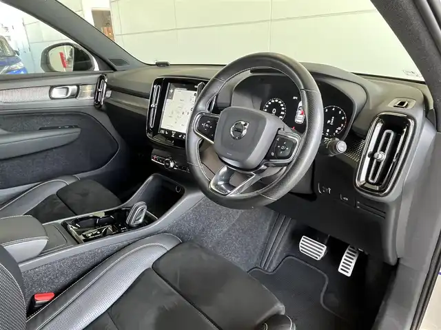 ボルボ ＸＣ４０ B4 AWD Rデザイン 山形県 2020(令2)年 3.5万km クリスタルホワイトP/ブラック 純正ナビゲーション/・AppleCarPlay/・AndroidAuto/・Bluetooth/・フルセグTV/・AM/FM/・USB/ブラインドスポットモニター/前後ドライブレコーダー/ハーマンカードン　/アダプティブクルーズコントロール/全方位カメラ/ワイヤレスチャージ/ハンドルヒーター/革巻ステア/LEDヘッドライト/・オートライト/・オートマテックハイビーム/キーレスエントリー/・スマートキー/ブラインドスポットモニター/ETC/全席シートヒーター