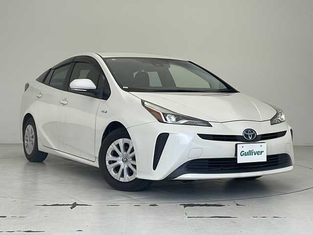 トヨタ プリウス S 沖縄県 2020(令2)年 8.1万km ホワイトパールクリスタルシャイン 純正ナビ（NSLN-W68）/フルセグTV/バックカメラ/ドライブレコーダー/衝突被害軽減ブレーキ/レーンキープアシスト/レーダークルーズコントロール/プッシュスタート/スマートキー/LEDヘッドライト/オートライト/ステアリングスイッチ/革巻きステアリング/ETC