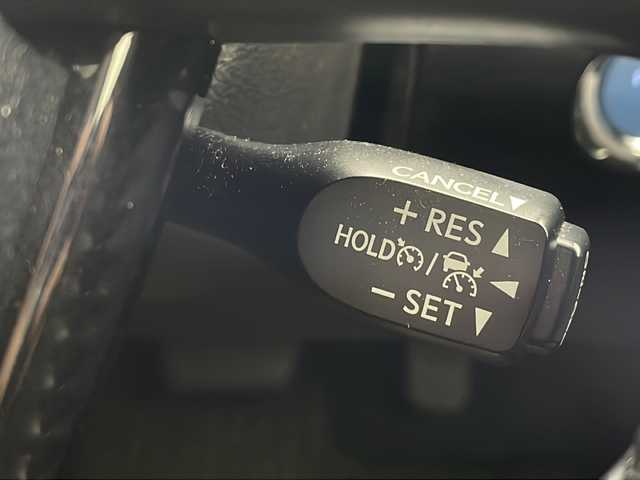 トヨタ プリウス S 沖縄県 2020(令2)年 8.1万km ホワイトパールクリスタルシャイン 純正ナビ（NSLN-W68）/フルセグTV/バックカメラ/ドライブレコーダー/衝突被害軽減ブレーキ/レーンキープアシスト/レーダークルーズコントロール/プッシュスタート/スマートキー/LEDヘッドライト/オートライト/ステアリングスイッチ/革巻きステアリング/ETC