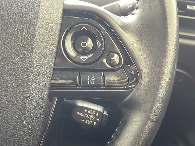 トヨタ プリウス S 沖縄県 2020(令2)年 8.1万km ホワイトパールクリスタルシャイン 純正ナビ（NSLN-W68）/フルセグTV/バックカメラ/ドライブレコーダー/衝突被害軽減ブレーキ/レーンキープアシスト/レーダークルーズコントロール/プッシュスタート/スマートキー/LEDヘッドライト/オートライト/ステアリングスイッチ/革巻きステアリング/ETC