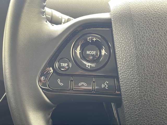 トヨタ プリウス S 沖縄県 2020(令2)年 8.1万km ホワイトパールクリスタルシャイン 純正ナビ（NSLN-W68）/フルセグTV/バックカメラ/ドライブレコーダー/衝突被害軽減ブレーキ/レーンキープアシスト/レーダークルーズコントロール/プッシュスタート/スマートキー/LEDヘッドライト/オートライト/ステアリングスイッチ/革巻きステアリング/ETC