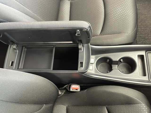 トヨタ プリウス S 沖縄県 2020(令2)年 8.1万km ホワイトパールクリスタルシャイン 純正ナビ（NSLN-W68）/フルセグTV/バックカメラ/ドライブレコーダー/衝突被害軽減ブレーキ/レーンキープアシスト/レーダークルーズコントロール/プッシュスタート/スマートキー/LEDヘッドライト/オートライト/ステアリングスイッチ/革巻きステアリング/ETC