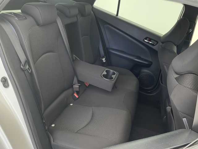 トヨタ プリウス S 沖縄県 2020(令2)年 8.1万km ホワイトパールクリスタルシャイン 純正ナビ（NSLN-W68）/フルセグTV/バックカメラ/ドライブレコーダー/衝突被害軽減ブレーキ/レーンキープアシスト/レーダークルーズコントロール/プッシュスタート/スマートキー/LEDヘッドライト/オートライト/ステアリングスイッチ/革巻きステアリング/ETC