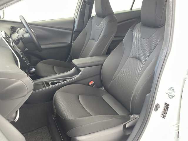 トヨタ プリウス S 沖縄県 2020(令2)年 8.1万km ホワイトパールクリスタルシャイン 純正ナビ（NSLN-W68）/フルセグTV/バックカメラ/ドライブレコーダー/衝突被害軽減ブレーキ/レーンキープアシスト/レーダークルーズコントロール/プッシュスタート/スマートキー/LEDヘッドライト/オートライト/ステアリングスイッチ/革巻きステアリング/ETC