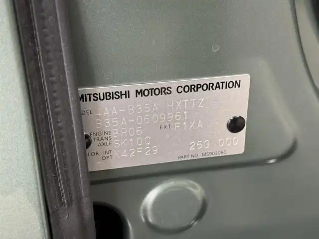 三菱 デリカミニ T プレミアム 三重県 2025(令7)年 0.1万km未満 ＤグリーンⅡ 届出済未使用車/ガソリン・ターボ/FF/MTモード付インパネCVT/純正 9インチ ディスプレイオーディオ DA22JM/（FM/AM/Bluetooth/VTR/HDMI/USB/iPod/AppleCarPlay/AndroidAuto）/マルチアラウンドモニター/両側 ハンズフリーオートスライドドア/e-Assist（安全）/・衝突被害軽減ブレーキ［FCM］（歩行者検知付）/・踏み間違い衝突防止アシスト［EAPM］/・車線逸脱警報システム［LDW］＆車線逸脱防止支援機能［LDP］/・オートマチックハイビーム［AHB］/・ふらつき警報［DAA］/・前方衝突予測警報［PFCW］/・標識認識システム［TSR］/・先行車発進通知［LCDN］/●高速道路 同一車線運転支援機能『マイパイロット』（MI-PILOT）/・レーダークルーズコントロール［ACC］（全車速追従機能付）/・車線維持支援機能［LKA］/装備/・デジタルルームミラー/・ルーフレール/・ハーフレザーシート/・シートヒーター（D/N）/・ステアリングヒーター/・ヒルディセントコントロール［HDC］/・オートエアコン/・ステアリングスイッチ/・パドルシフト/・プッシュスタート/・純正15inAW/・保/取/オーディオ取/・スマートキーx2