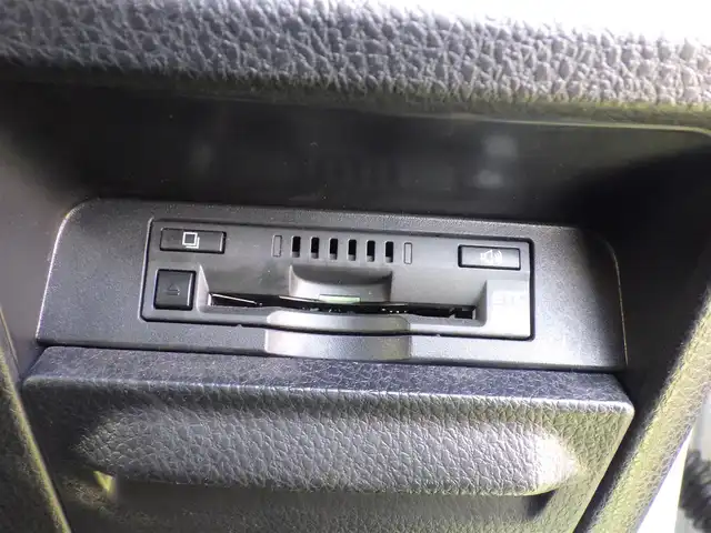 トヨタ エスクァイア Gi 千葉県 2018(平30)年 4.8万km ホワイトパールクリスタルシャイン Toyota Safety Sense/・プリクラッシュセーフティ/・レーンディパーチャーアラート/・オートハイビーム/両側パワースライドドア/純正SDナビ/地デジTV/【DVD/CD再生機能　Bluetooth接続】/バックカメラ/ドライブレコーダー/前席シートヒーター/ETC（2.0）/LEDヘッドライト/純正15インチアルミホイル/サイド/カーテンエアバッグ/スマートキー