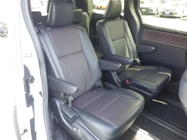 トヨタ エスクァイア Gi 千葉県 2018(平30)年 4.8万km ホワイトパールクリスタルシャイン Toyota Safety Sense/・プリクラッシュセーフティ/・レーンディパーチャーアラート/・オートハイビーム/両側パワースライドドア/純正SDナビ/地デジTV/【DVD/CD再生機能　Bluetooth接続】/バックカメラ/ドライブレコーダー/前席シートヒーター/ETC（2.0）/LEDヘッドライト/純正15インチアルミホイル/サイド/カーテンエアバッグ/スマートキー