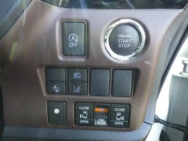 トヨタ エスクァイア Gi 千葉県 2018(平30)年 4.8万km ホワイトパールクリスタルシャイン Toyota Safety Sense/・プリクラッシュセーフティ/・レーンディパーチャーアラート/・オートハイビーム/両側パワースライドドア/純正SDナビ/地デジTV/【DVD/CD再生機能　Bluetooth接続】/バックカメラ/ドライブレコーダー/前席シートヒーター/ETC（2.0）/LEDヘッドライト/純正15インチアルミホイル/サイド/カーテンエアバッグ/スマートキー