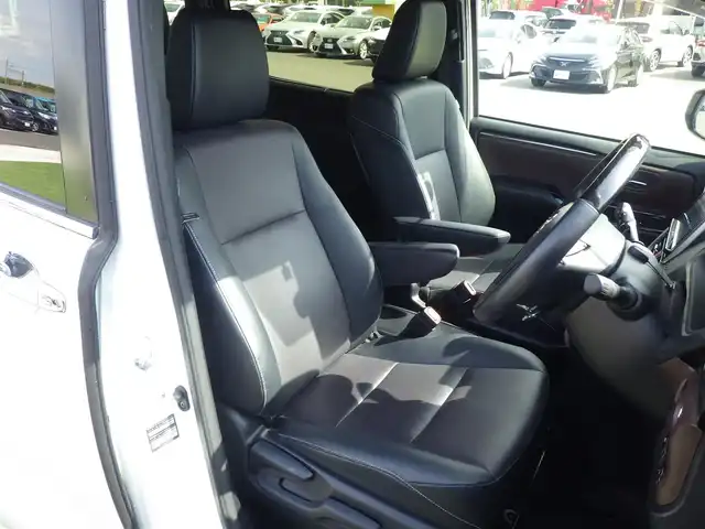トヨタ エスクァイア Gi 千葉県 2018(平30)年 4.8万km ホワイトパールクリスタルシャイン Toyota Safety Sense/・プリクラッシュセーフティ/・レーンディパーチャーアラート/・オートハイビーム/両側パワースライドドア/純正SDナビ/地デジTV/【DVD/CD再生機能　Bluetooth接続】/バックカメラ/ドライブレコーダー/前席シートヒーター/ETC（2.0）/LEDヘッドライト/純正15インチアルミホイル/サイド/カーテンエアバッグ/スマートキー