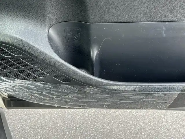 トヨタ ヴォクシー ZS 岡山県 2019(令1)年 5.4万km ホワイトパールクリスタルシャイン 後席モニター　/社外ナビ　/両側パワースライドドア　/WAC　/バックカメラ　/衝突被害軽減システム　/レーンキープアシスト　/横滑り防止装置　/オートマチックハイビーム　/Bluetooth　/クルコン　/MTモード付
