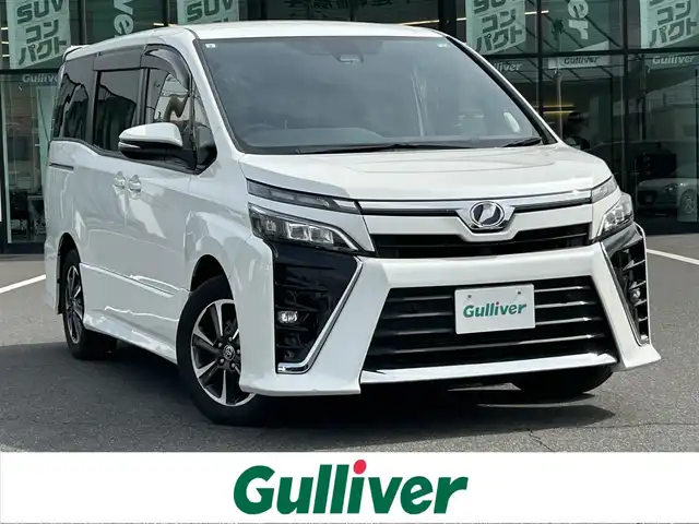 トヨタ ヴォクシー ZS 岡山県 2019(令1)年 5.4万km ホワイトパールクリスタルシャイン 後席モニター　/社外ナビ　/両側パワースライドドア　/WAC　/バックカメラ　/衝突被害軽減システム　/レーンキープアシスト　/横滑り防止装置　/オートマチックハイビーム　/Bluetooth　/クルコン　/MTモード付