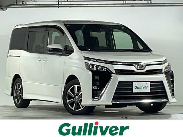 トヨタ ヴォクシー ZS 広島県 2019(令1)年 5.4万km ホワイトパールクリスタルシャイン 後席モニター　/10インチ社外ナビ　カロッツェリア/フルセグTV　CD/DVD　Bluetooth/両側パワースライドドア　/ビルトインETC/WAC　/バックカメラ/ＬＥＤヘッドライト/衝突被害軽減システム　/レーンキープアシスト　/コーナーセンサー/横滑り防止装置　/オートマチックハイビーム　/クルコン　/MTモード付/純正16インチアルミホイール/ドアバイザー