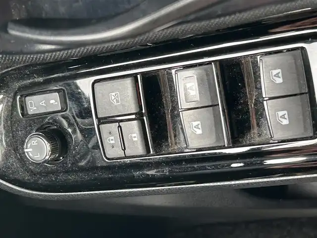 トヨタ ヴォクシー ZS 岡山県 2019(令1)年 5.4万km ホワイトパールクリスタルシャイン 後席モニター　/社外ナビ　/両側パワースライドドア　/WAC　/バックカメラ　/衝突被害軽減システム　/レーンキープアシスト　/横滑り防止装置　/オートマチックハイビーム　/Bluetooth　/クルコン　/MTモード付