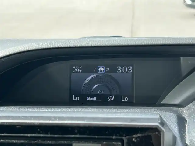 トヨタ ヴォクシー ZS 岡山県 2019(令1)年 5.4万km ホワイトパールクリスタルシャイン 後席モニター　/社外ナビ　/両側パワースライドドア　/WAC　/バックカメラ　/衝突被害軽減システム　/レーンキープアシスト　/横滑り防止装置　/オートマチックハイビーム　/Bluetooth　/クルコン　/MTモード付