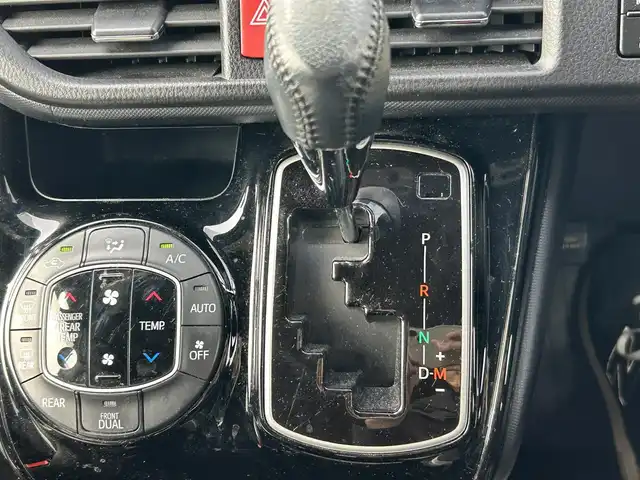 トヨタ ヴォクシー ZS 岡山県 2019(令1)年 5.4万km ホワイトパールクリスタルシャイン 後席モニター　/社外ナビ　/両側パワースライドドア　/WAC　/バックカメラ　/衝突被害軽減システム　/レーンキープアシスト　/横滑り防止装置　/オートマチックハイビーム　/Bluetooth　/クルコン　/MTモード付